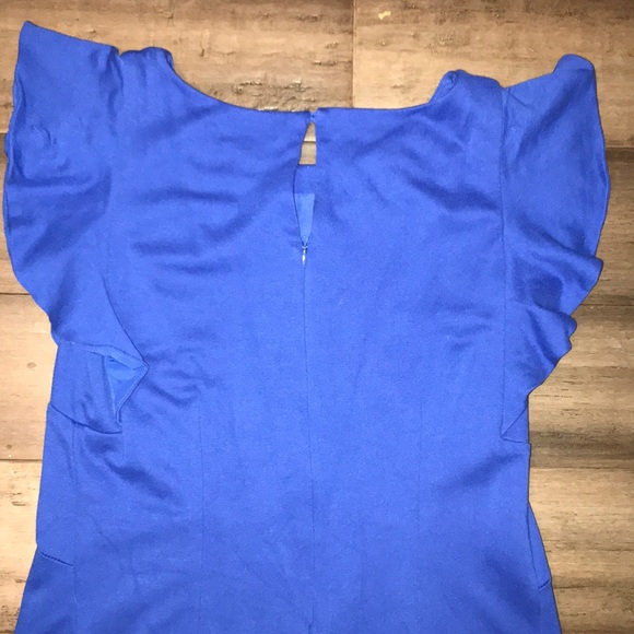 A Pea in a Pod Maternity Dress - Picture 7 of 8